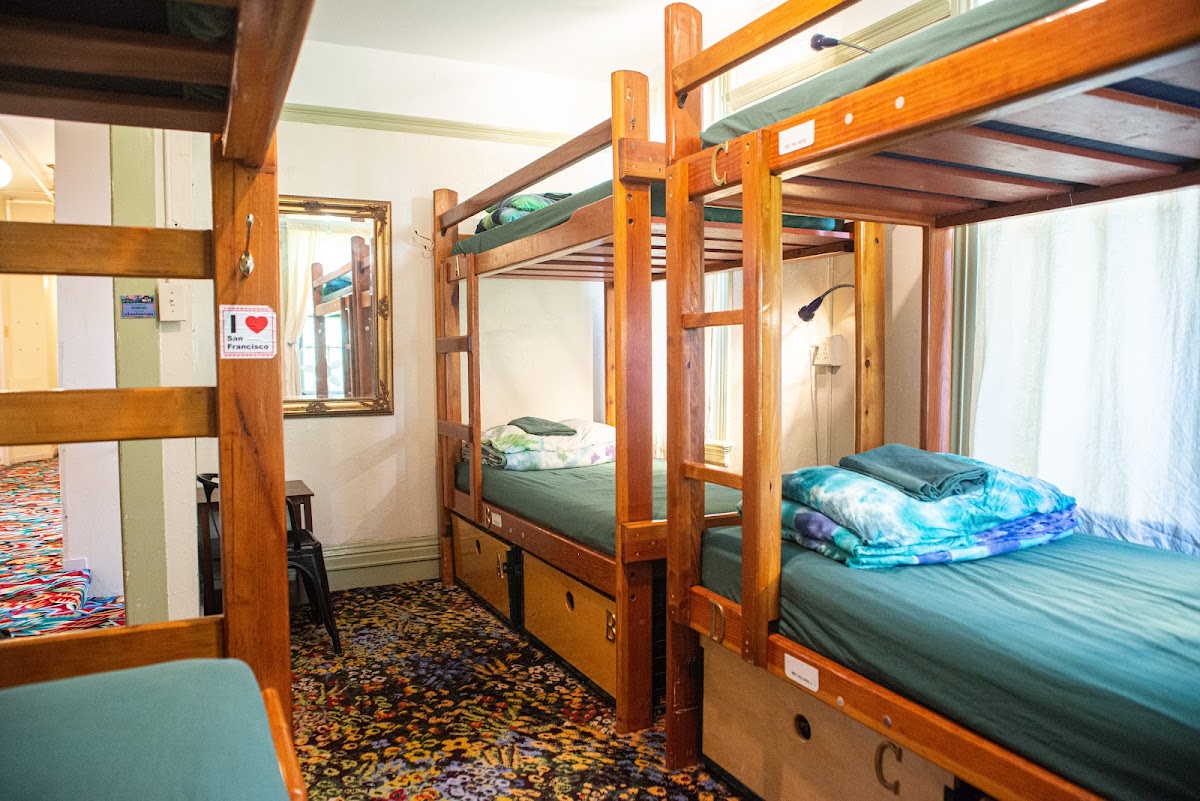 Green Tortoise Hostel — photo 2