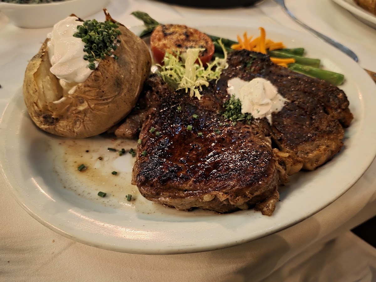 Harris' Restaurant — photo 3